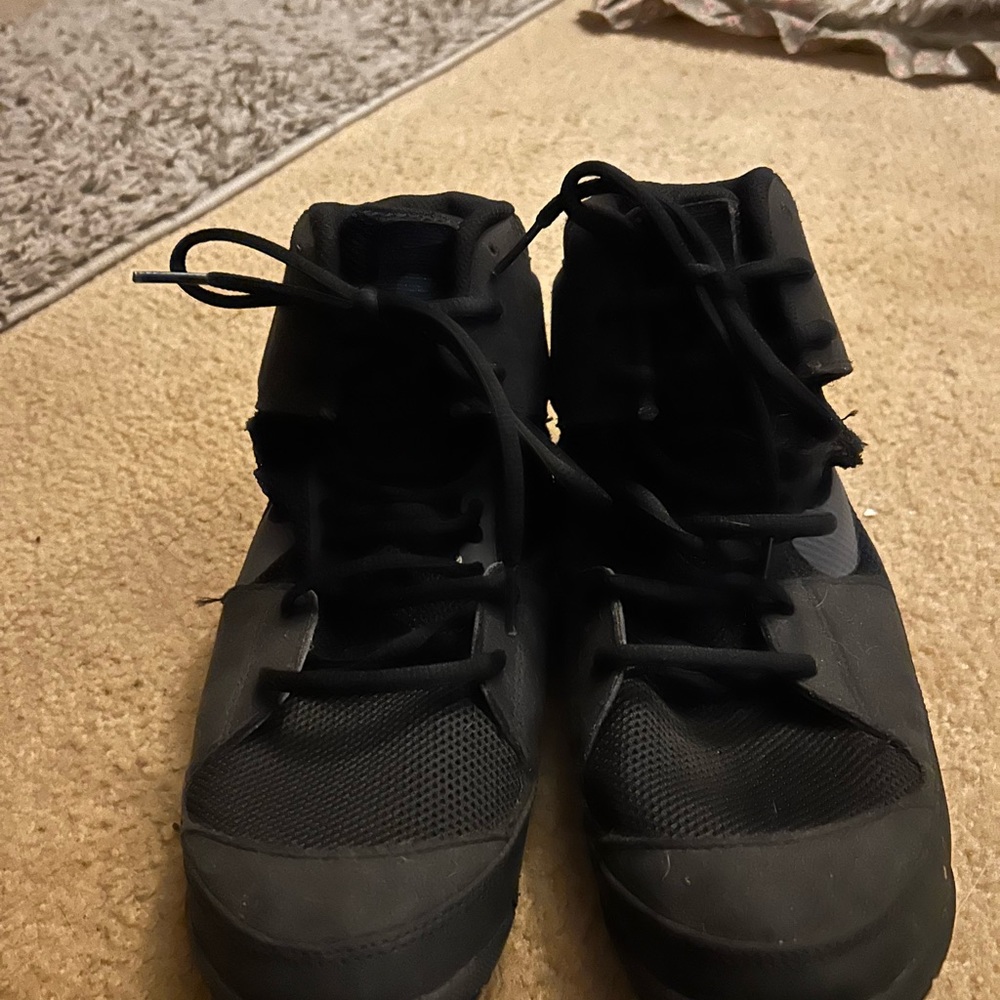 Nike Racing Shoes - Picture 2 of 4